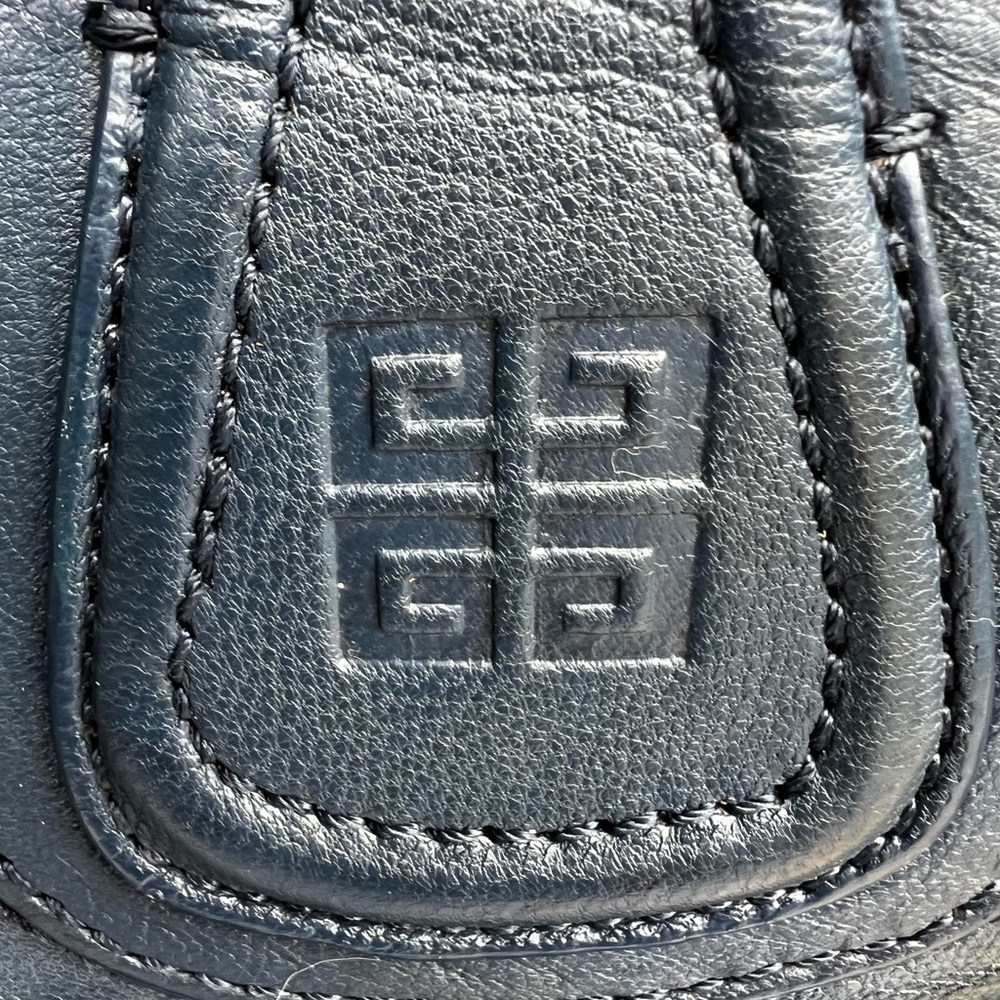 Navy lambskin Givenchy - Picture 6 of 11